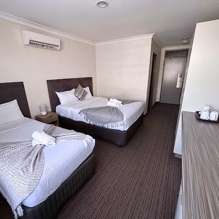 Prince Of Wales Hotel, Bunbury Exterior photo