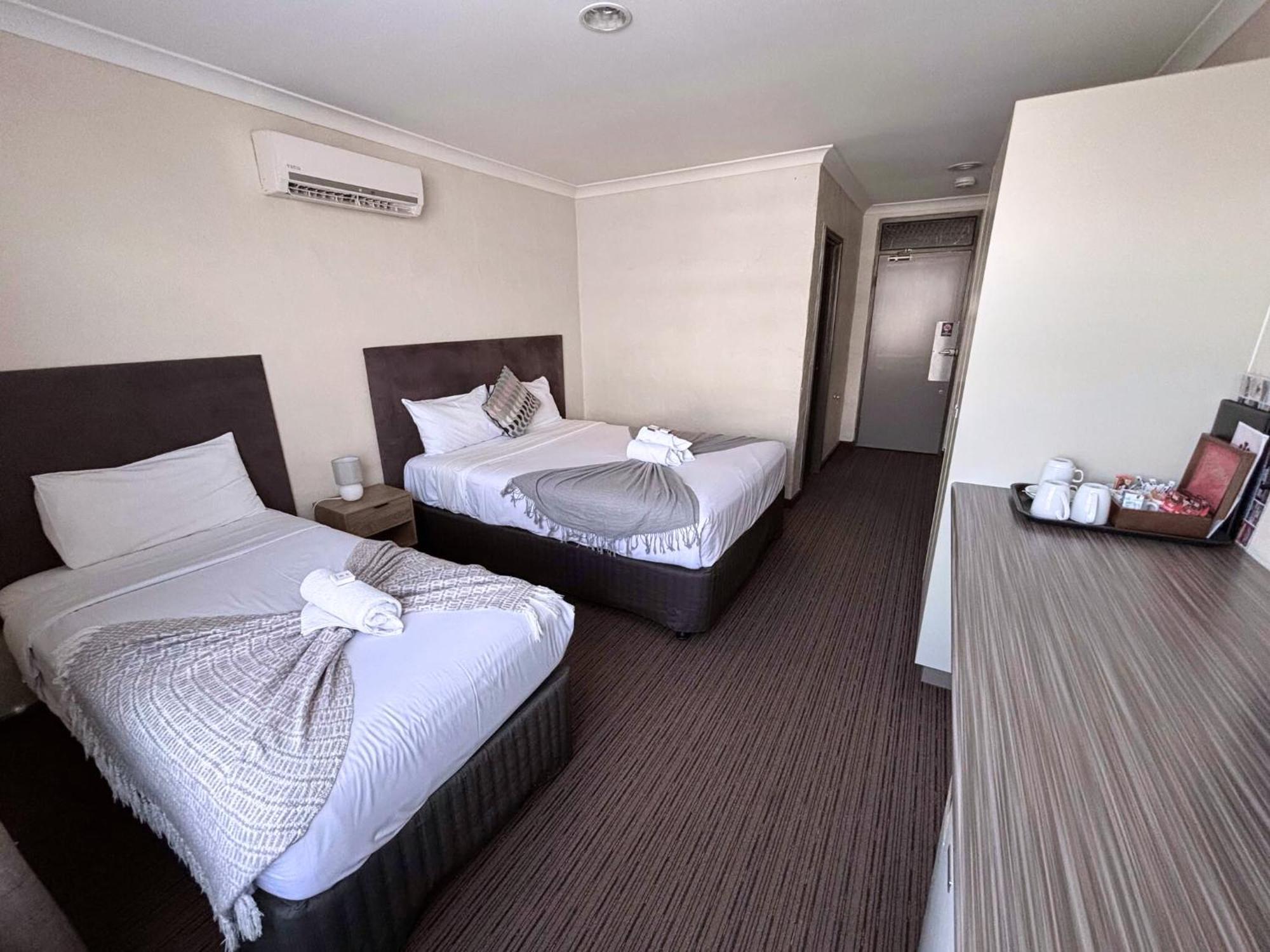 Prince Of Wales Hotel, Bunbury Exterior photo